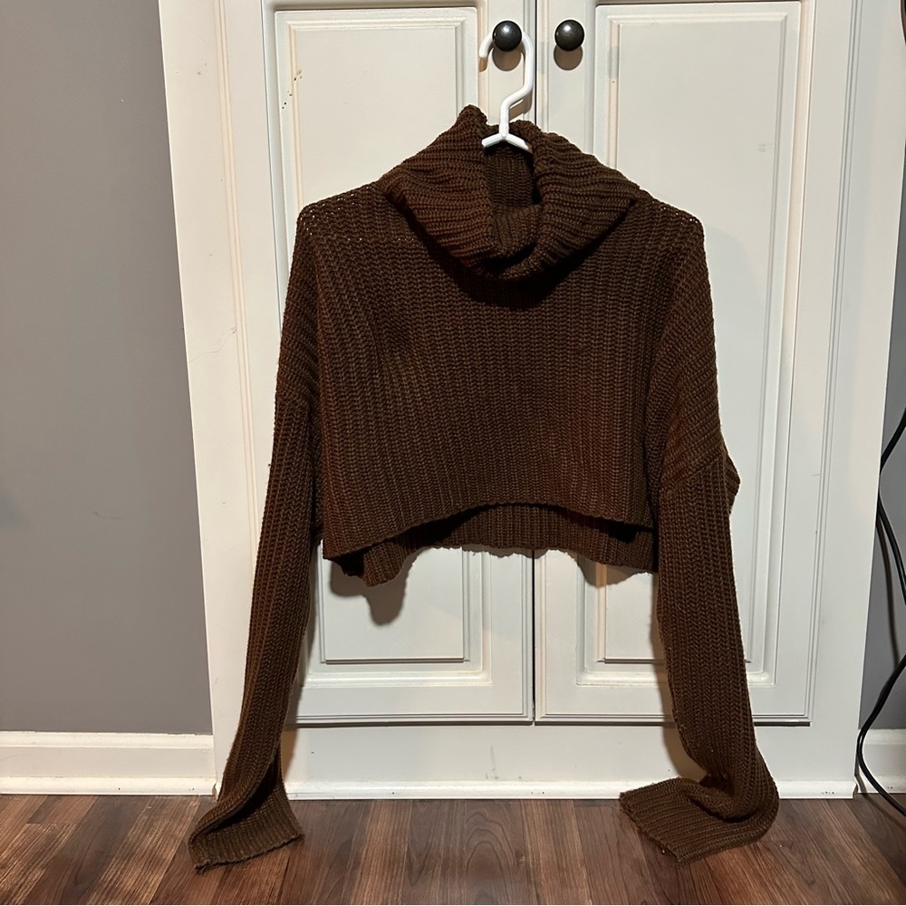 Women’s Brown Cropped Turtleneck Sweater. Size L.